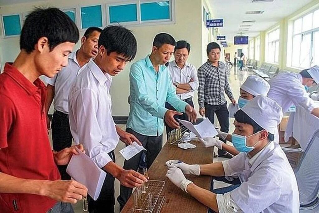 kham-suc-khoe-thi-lai-xe-1649-1024x683 Quy Định Mới Về An Toàn Lao Động Cho Tài Xế Vận Tải Đường Dài