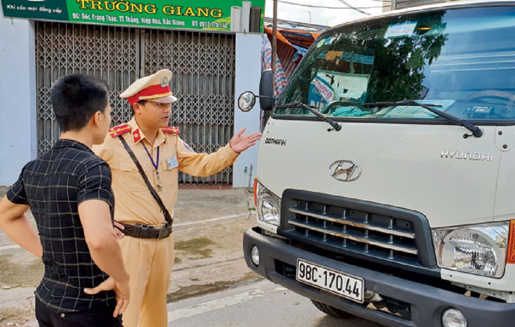 loi-khong-dan-phu-hieu Những lỗi khiến tài xế bị phạt nặng khi chạy app