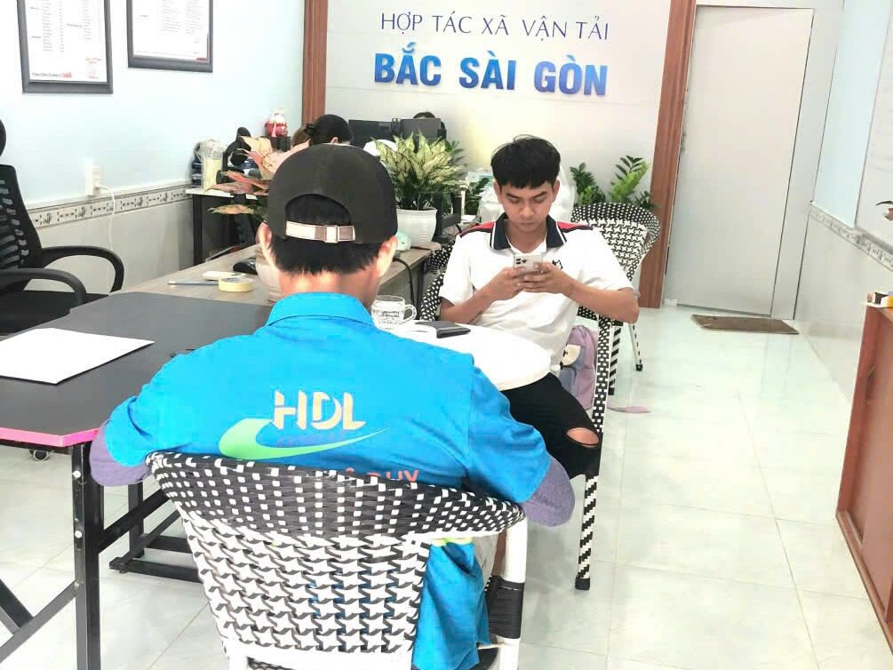 z6331316391058_df706232026770f162af90daa0e2747b-edited Hợp tác xã hỗ trợ gì cho tài xế taxi công nghệ?