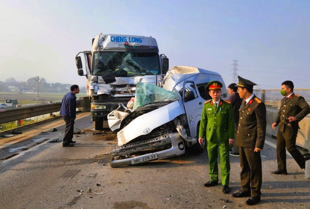 DM_20260720101537_001-1024x691 Cách xử lý tai nạn giao thông với xe kinh doanh